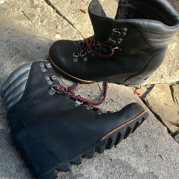 Sorel Joan of arctic wedge, black with red laces - Picture 5 of 9